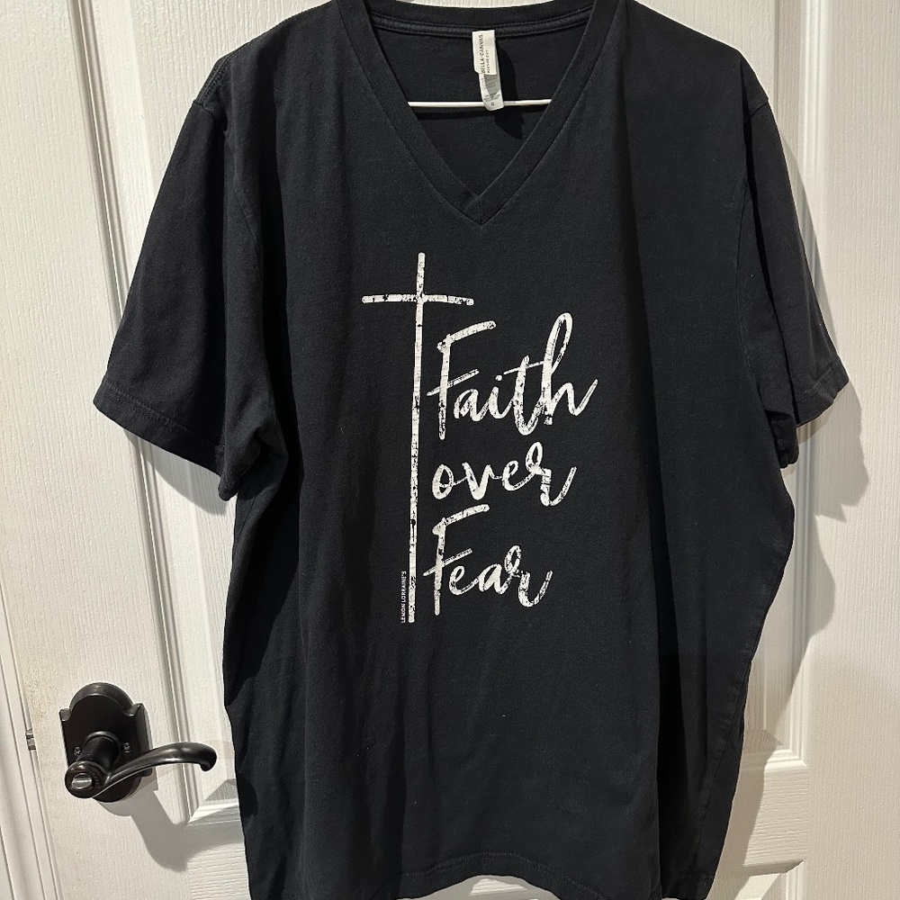 Faith Over Fear Graphic Black and White Short Sleeve Tshirt